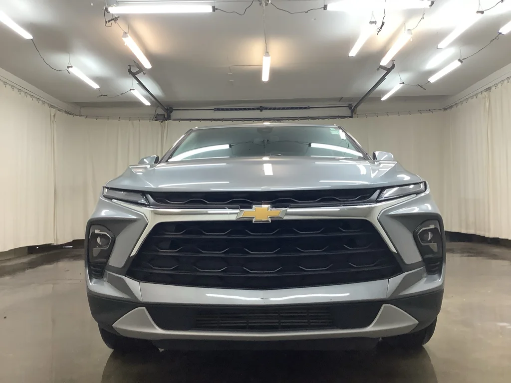 Used 2025 Sterling Gray Metallic Chevrolet LT image 11