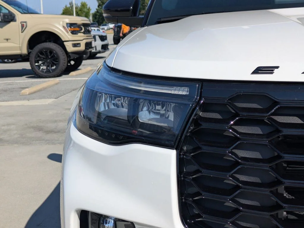 New 2026 Star White Metallic Tri-Coat Ford ST image 9