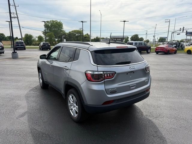 Certified Used 2022 Silver Jeep Latitude image 3