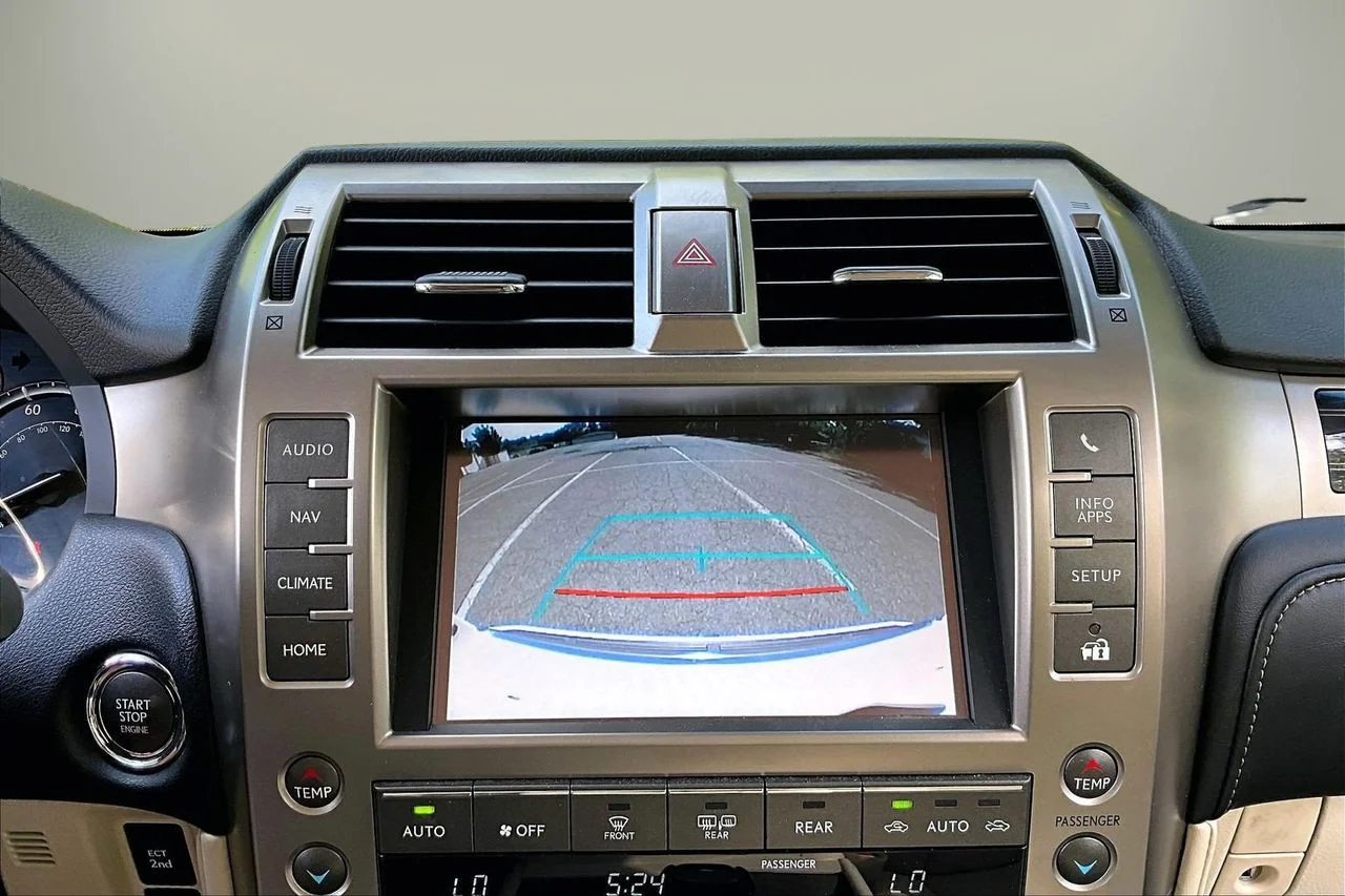 Used 2020  Lexus 460 image 14