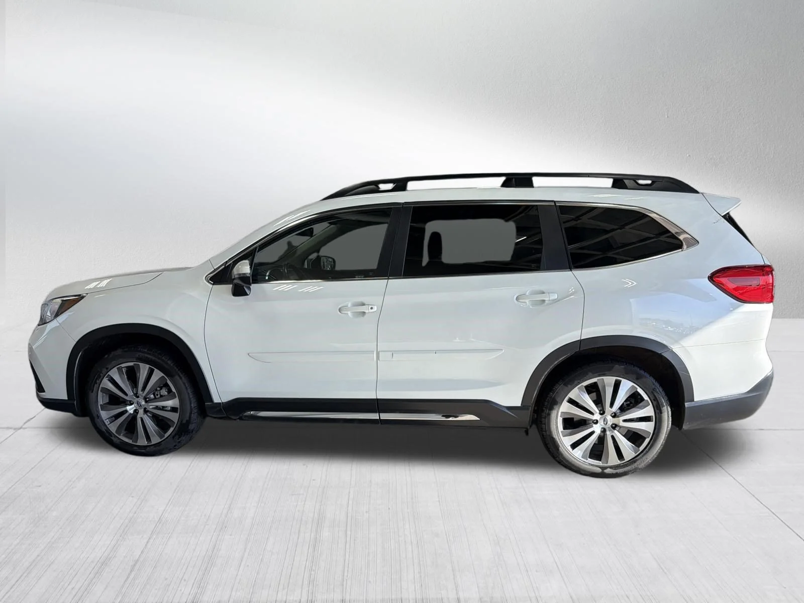 Used 2022 Crystal White Pearl Subaru Limited image 4