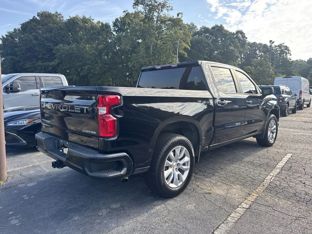 Used 2022 Black Chevrolet Custom image 5