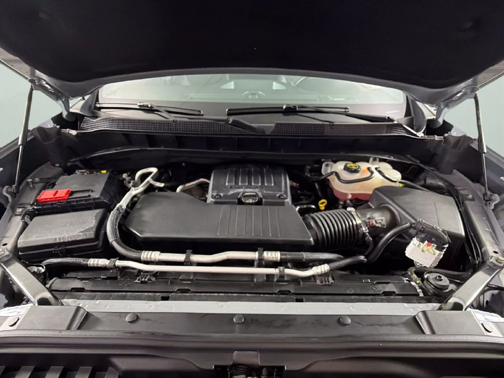 Used 2025 Slate Gray Metallic Chevrolet Custom image 37