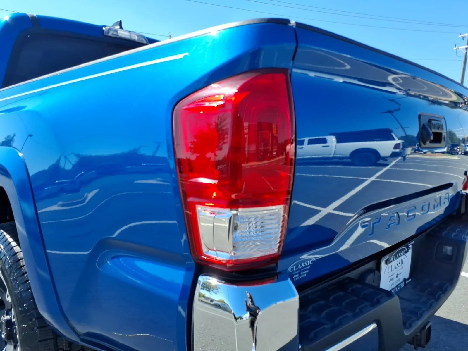 Used 2017 Blazing Blue Pearl Toyota SR5 image 17