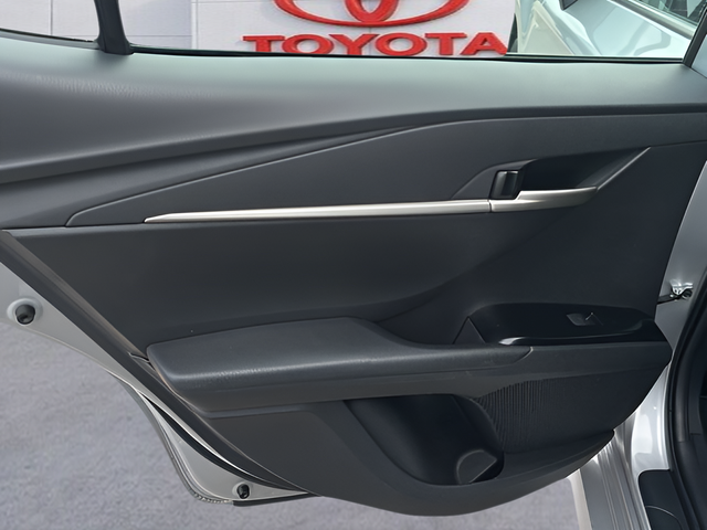 2025 Toyota Camry LE - Photo 14