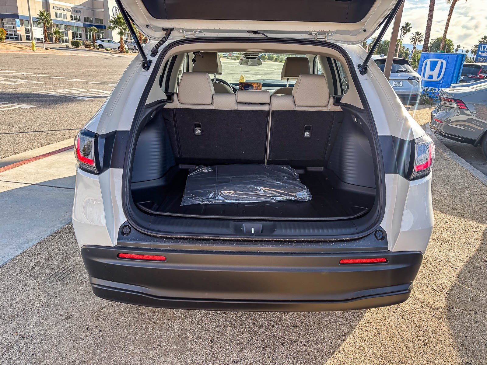 New 2027 Platinum White Pearl Honda LX image 12
