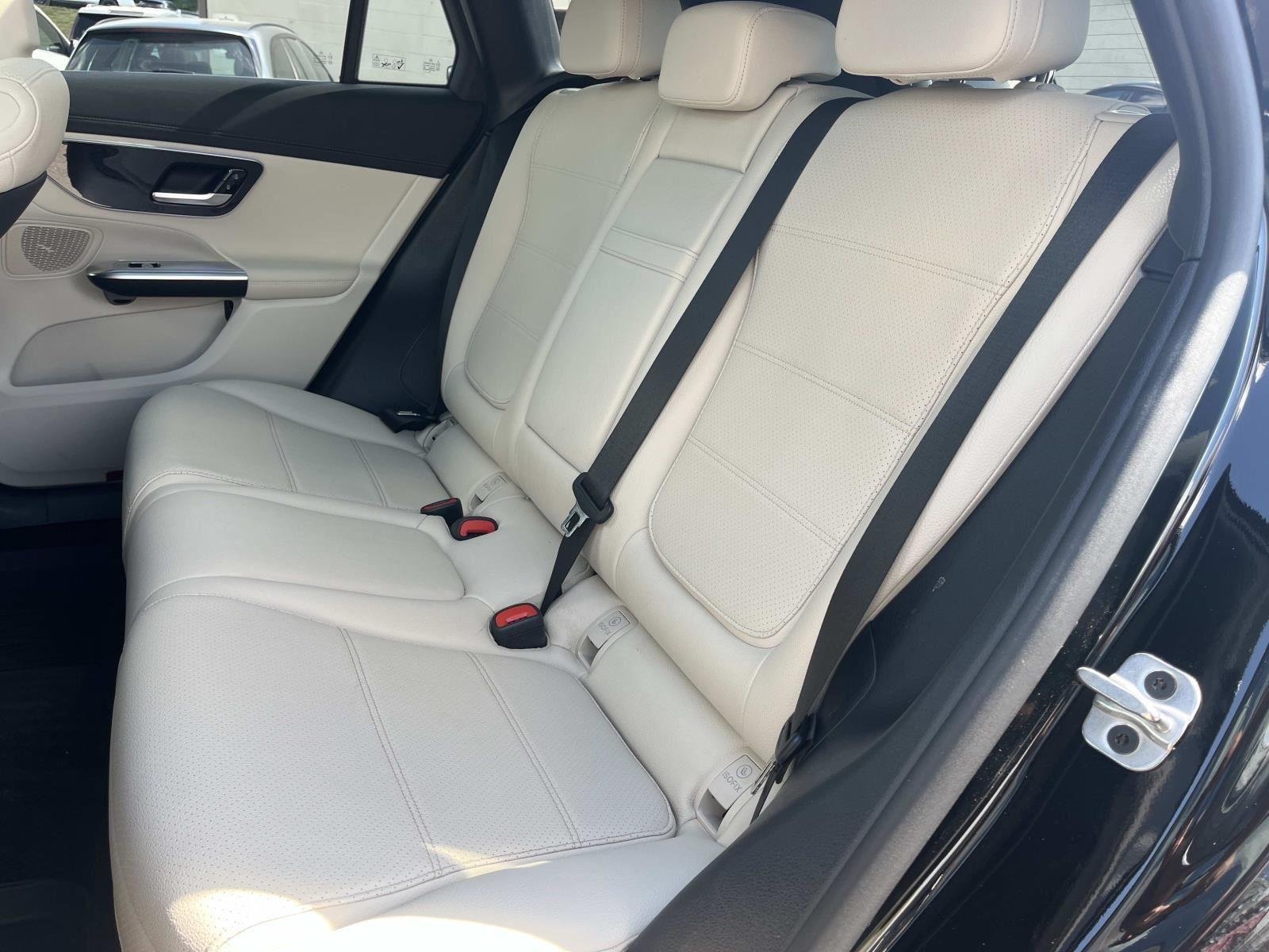 Used 2025 Black Mercedes-Benz GLC 300 image 17