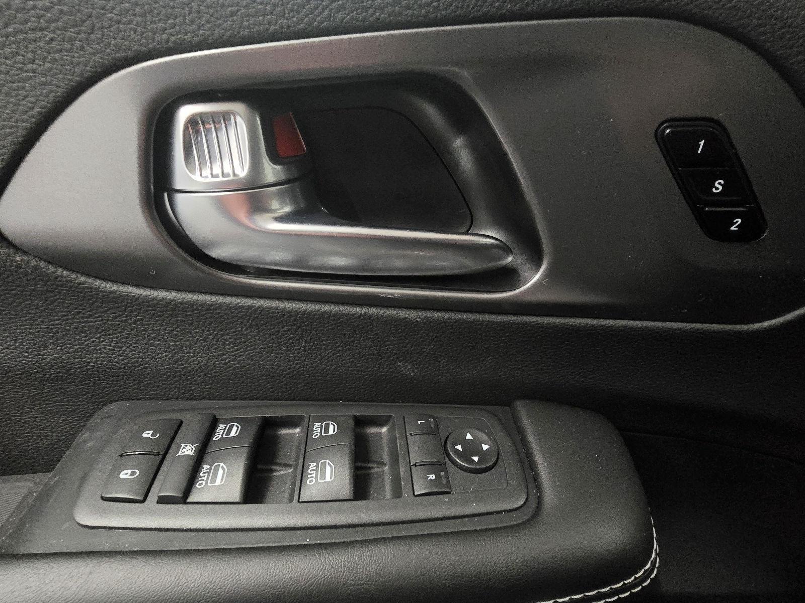 2026 Chrysler Pacifica Select - Photo 28
