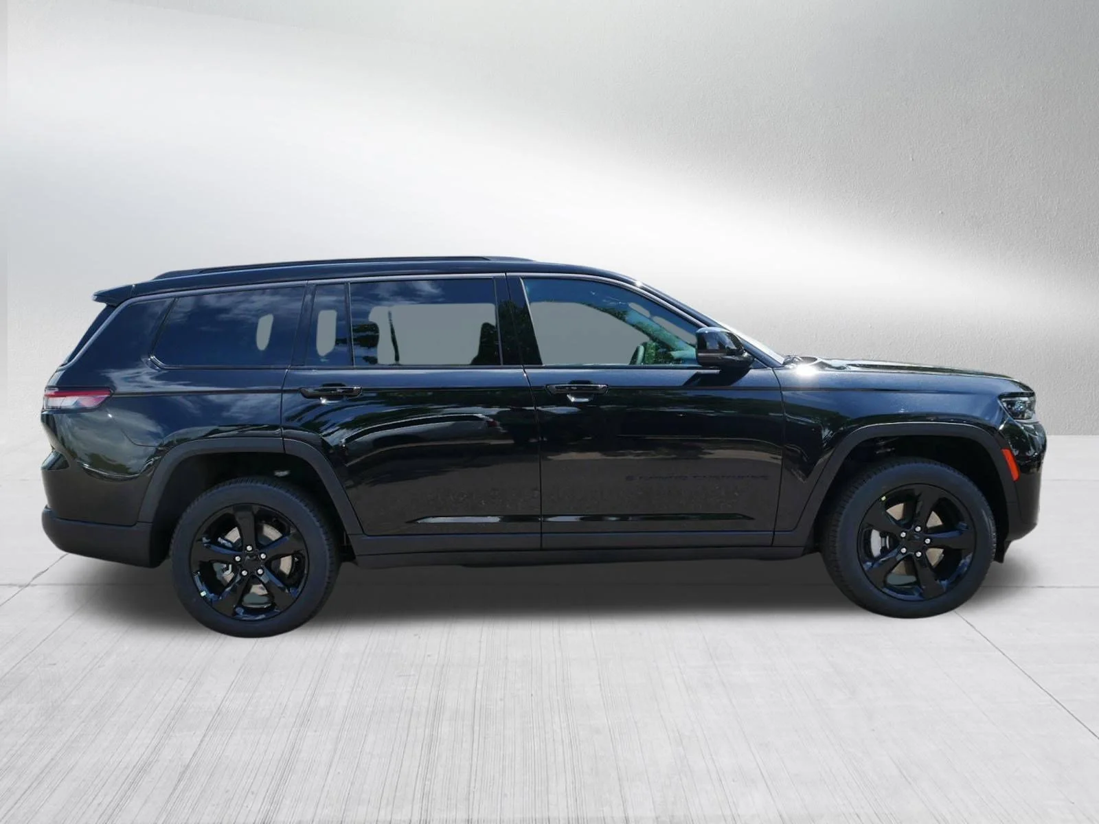New 2026 Diamond Black Crystal Pearl-Coat Exterior Paint Jeep Limited image 8