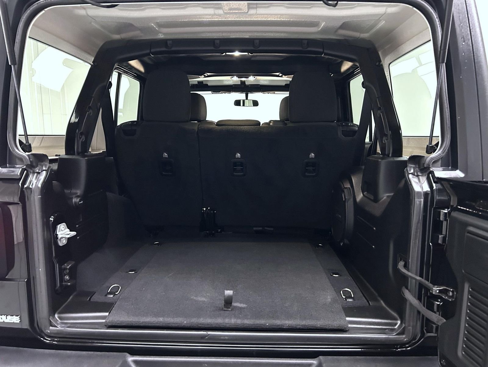 Used 2022 Black Jeep Unlimited Sport S image 21