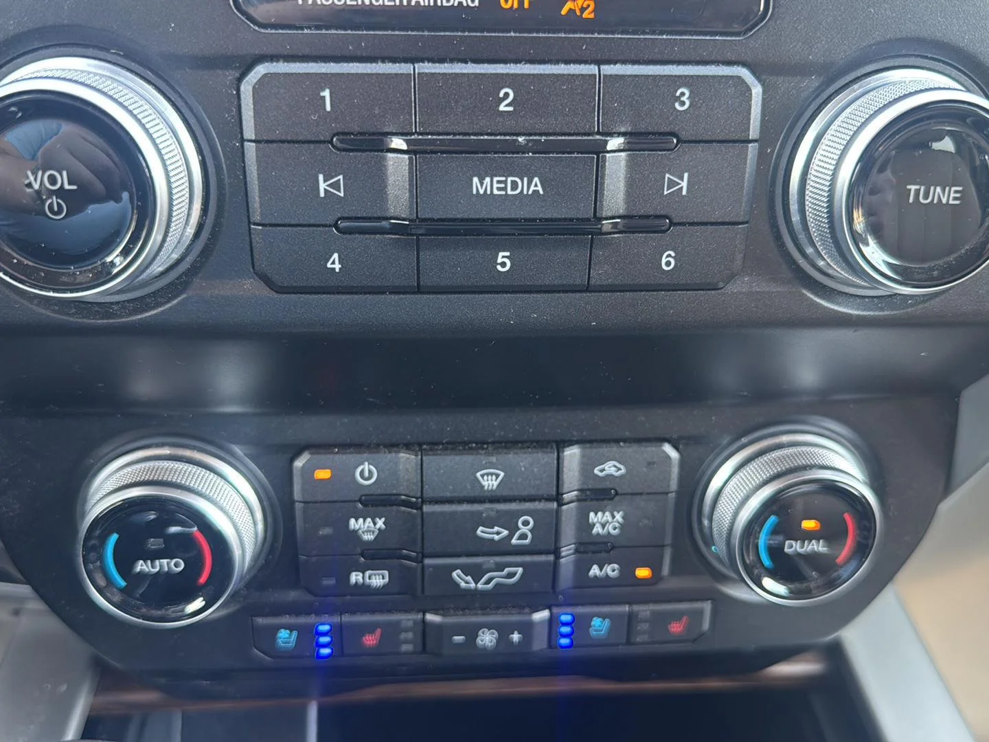 Used 2019 Agate Black Ford LARIAT image 21