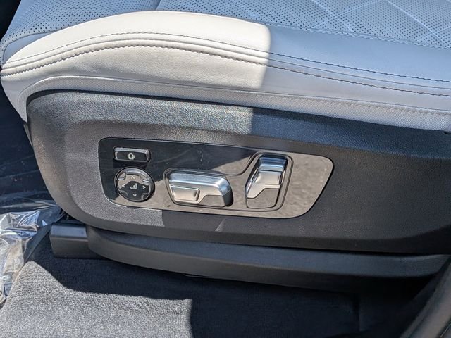 Used 2026 Blue BMW M60i image 23