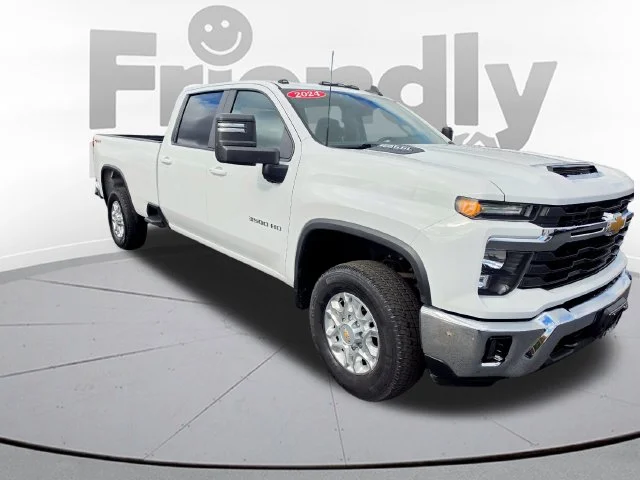 Used 2024 White Chevrolet LT image 3