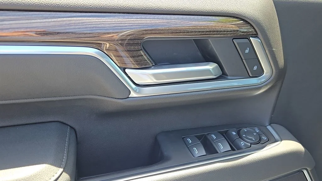 New 2026 Sterling Gray Metallic Chevrolet LT image 7