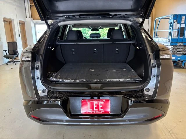 New 2026 Gray Nissan Platinum image 18