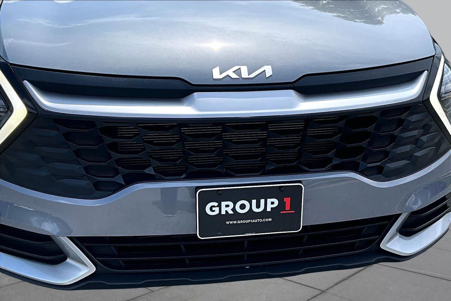 Used 2025 Everlasting Silver Kia LX image 29