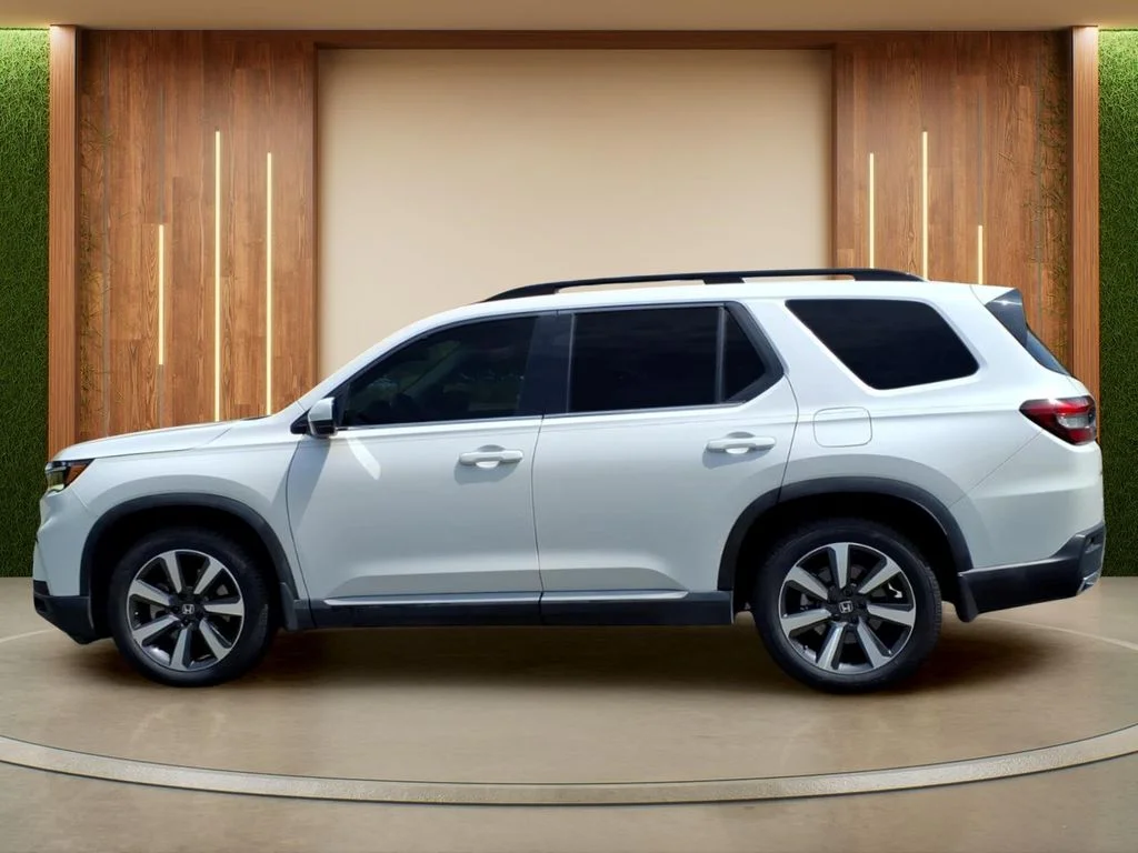 Used 2023 White Honda Touring image 30
