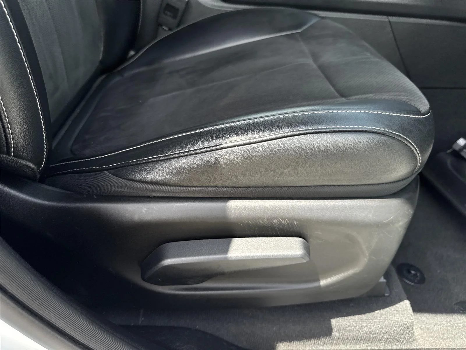 Used 2023 Bright White Clearcoat Jeep Altitude image 36
