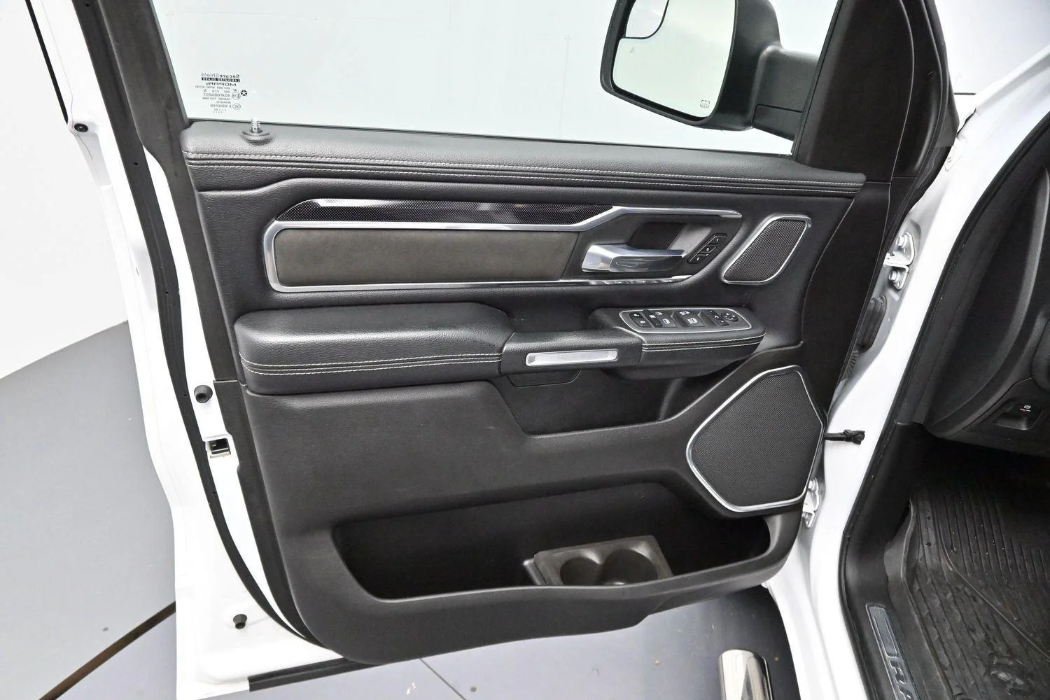 Used 2022 White Ram Laramie image 9