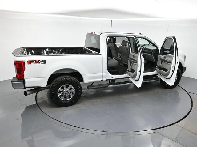 Used 2018 White Ford XL image 40