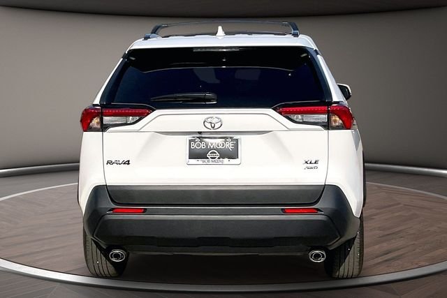 Used 2025 White Toyota XLE image 4