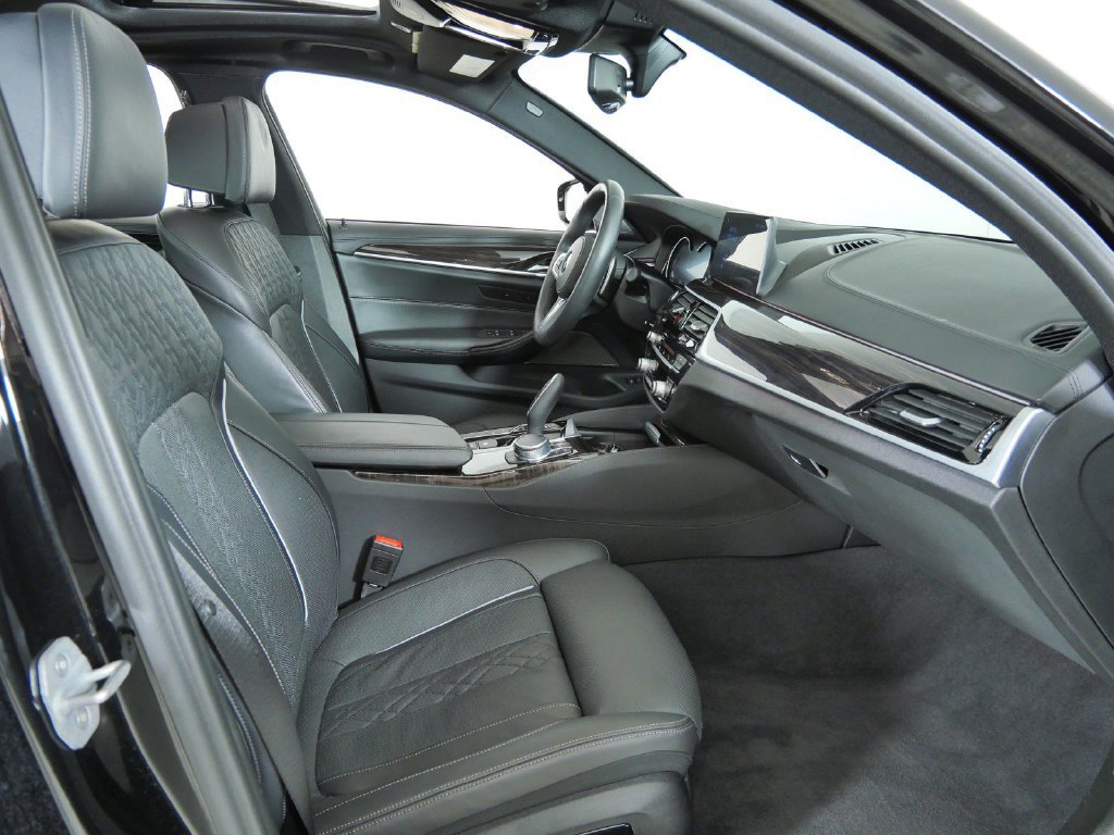 Used 2018 Black Sapphire Metallic BMW 540i xDrive image 21
