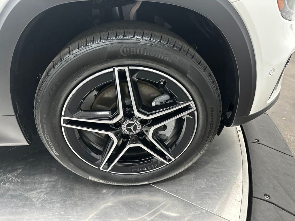 New 2026 Polar White Mercedes-Benz GLB 250 image 9
