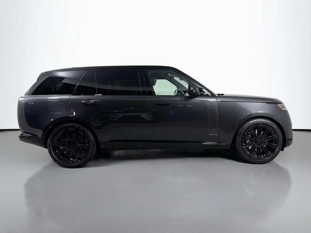 New 2026 Carpathian Gray Premium Metallic Land Rover SE image 4