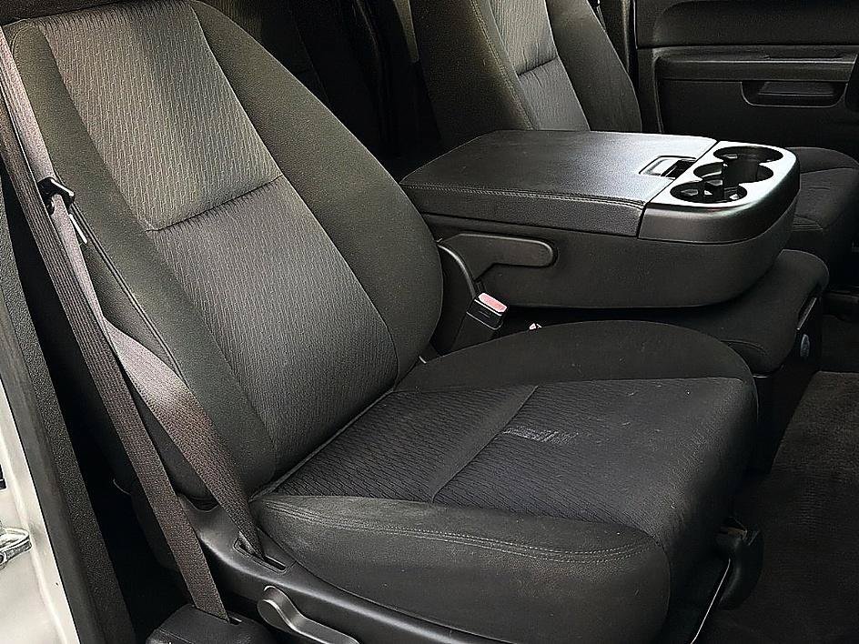 Used 2010 Sheer Silver Metallic Chevrolet LT image 22