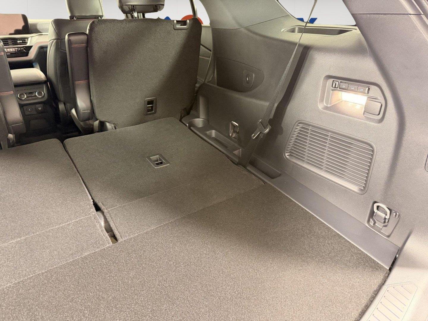2026 Ford Explorer ST - Photo 8