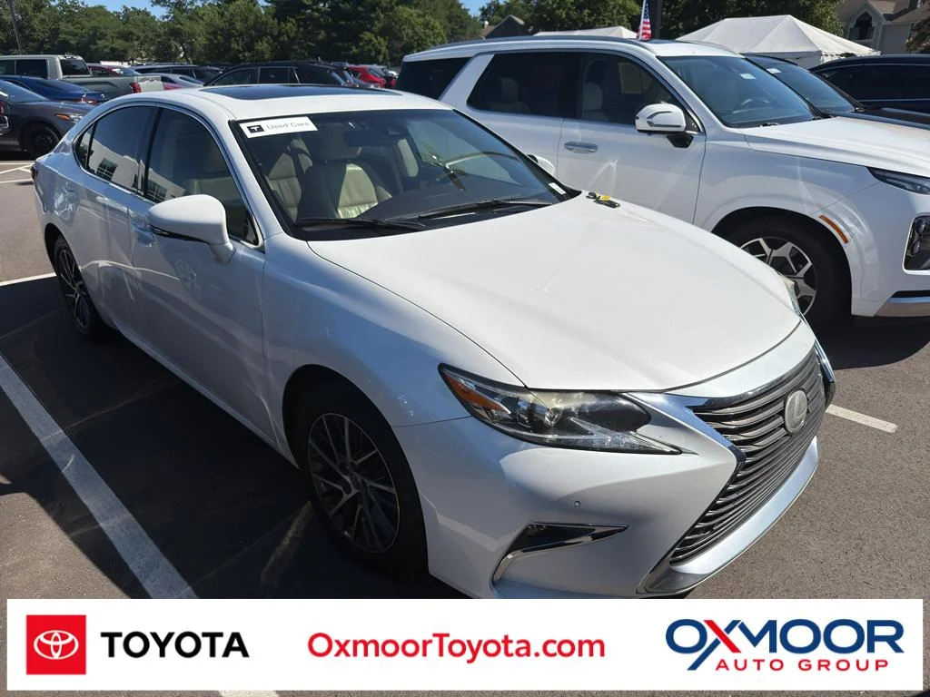 Used 2016 Eminent White Pearl Lexus Base image 1