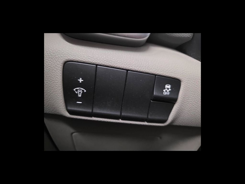 Used 2018 Silver Kia LX image 24