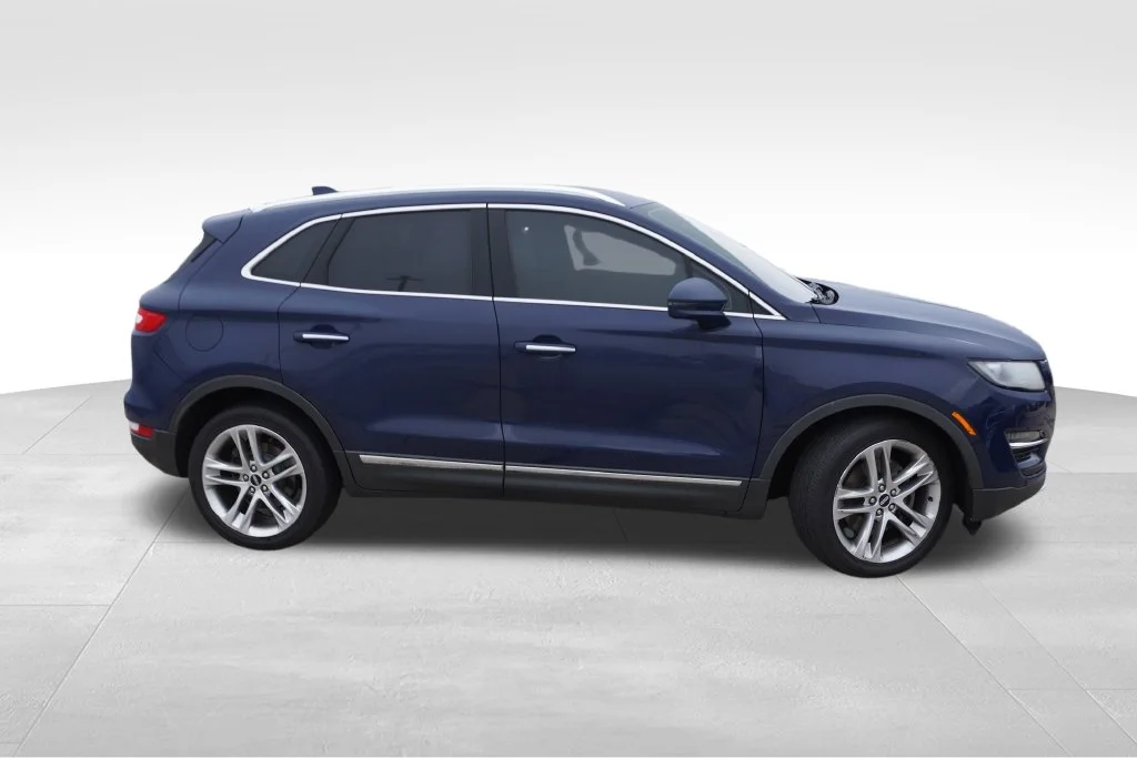 Used 2019 Rhapsody Blue Metallic Lincoln Reserve image 2