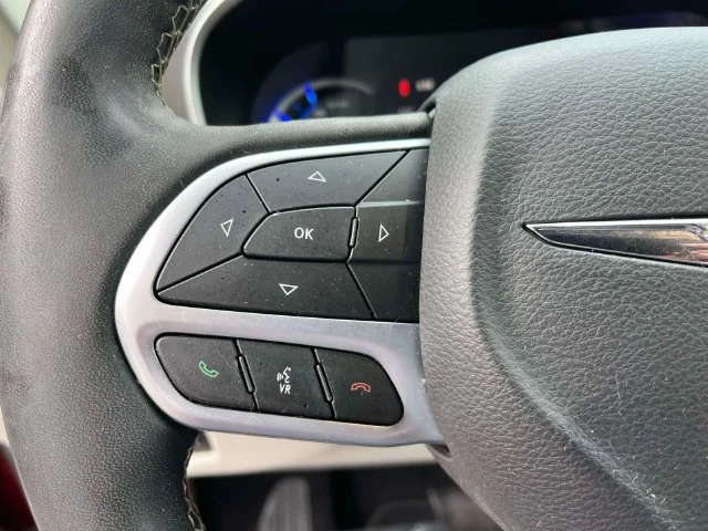 Certified Used 2022 Velvet Chrysler Touring L image 32