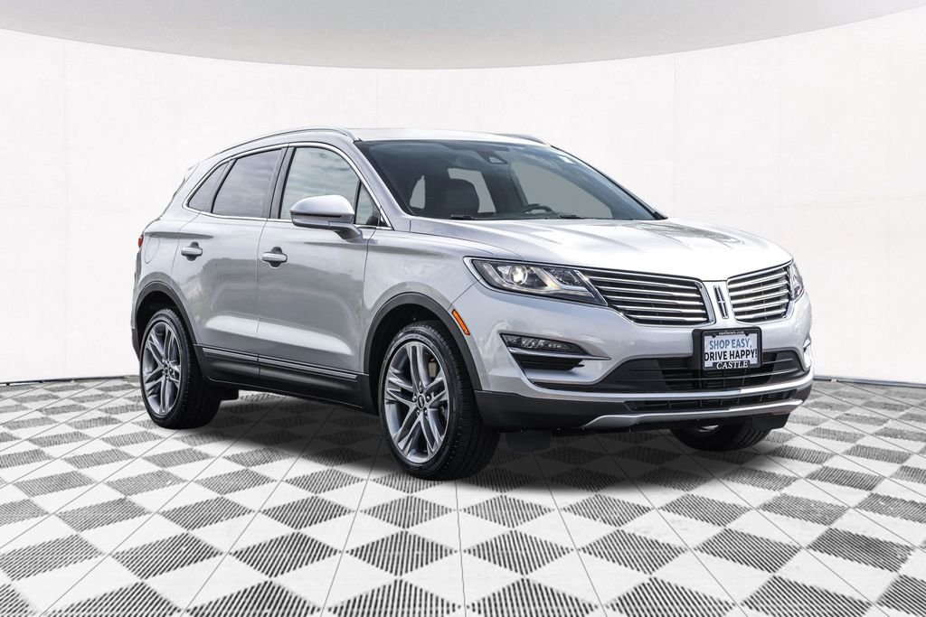 Used 2017 Silver Lincoln Reserve image 12