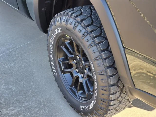 New 2027 Serrano-Green Metallic Exterior Paint RAM Rebel image 5