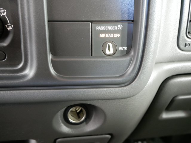 Used 2003 Pewter Metallic GMC  image 23