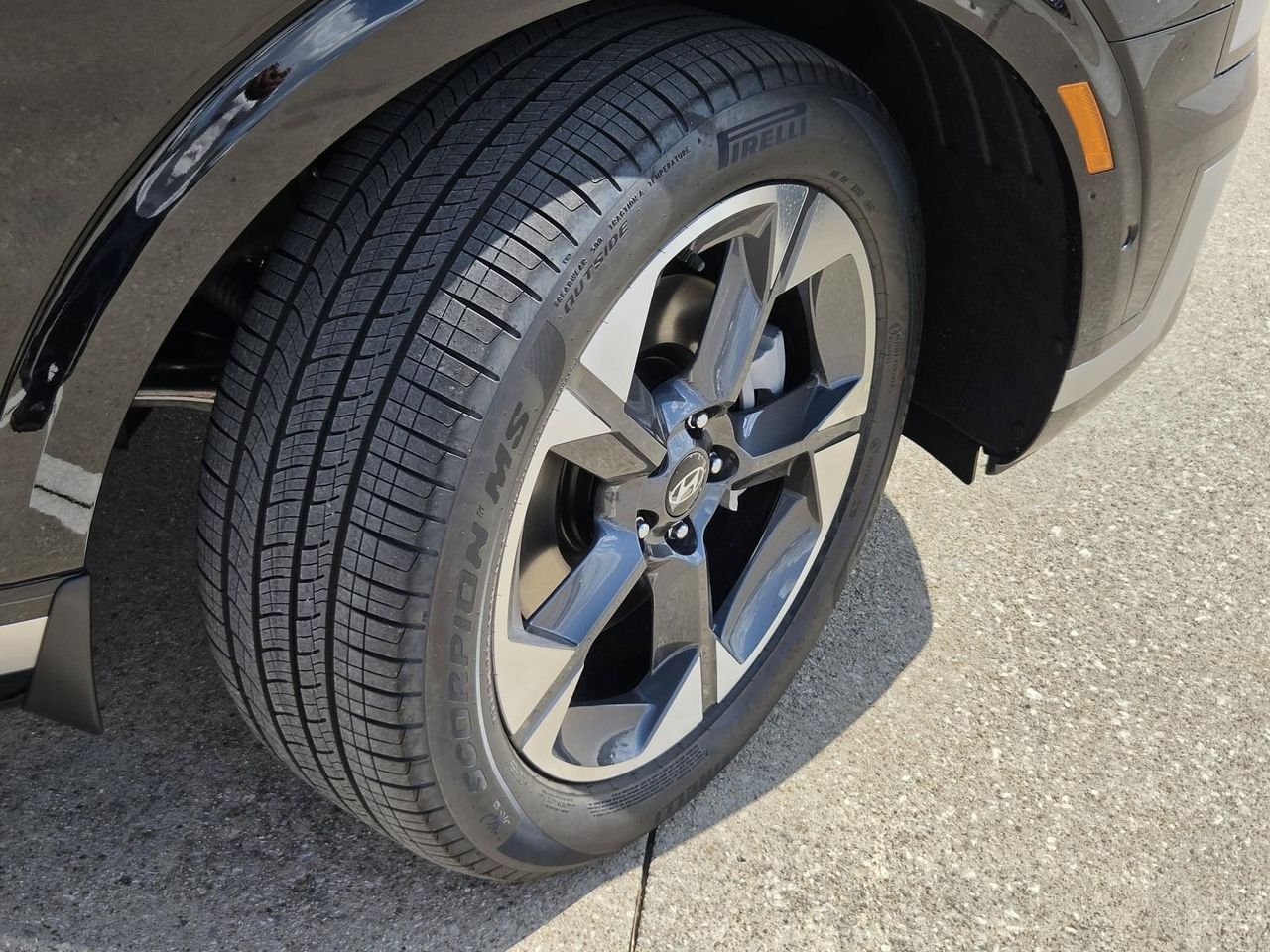 New 2027 Abyss Black Pearl Hyundai Limited 7P image 7