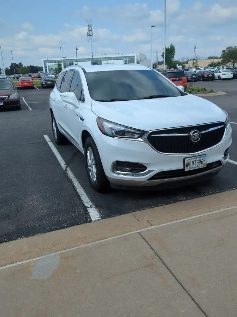 Used 2021 Summit White Buick Essence image 2
