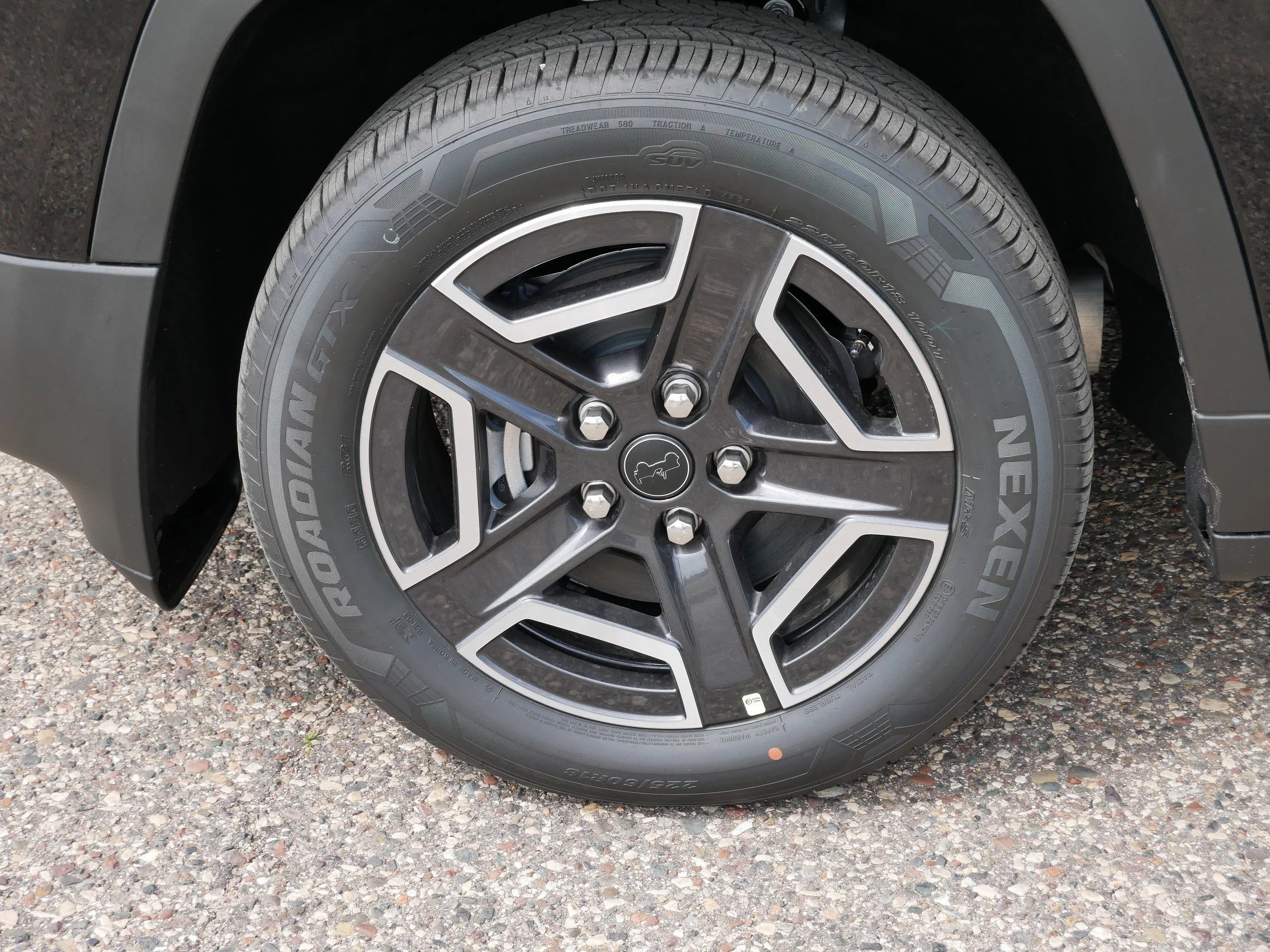 New 2026 Diamond Black Crystal Pearl-Coat Exterior Paint Jeep Limited image 5