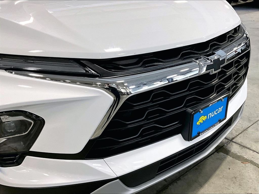 Used 2023 White Chevrolet LT image 32