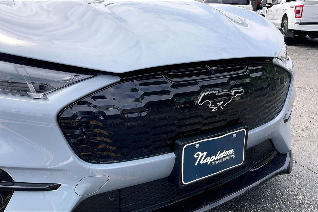 New 2026 Glacier Gray Metallic Tri-coat Ford Premium image 31