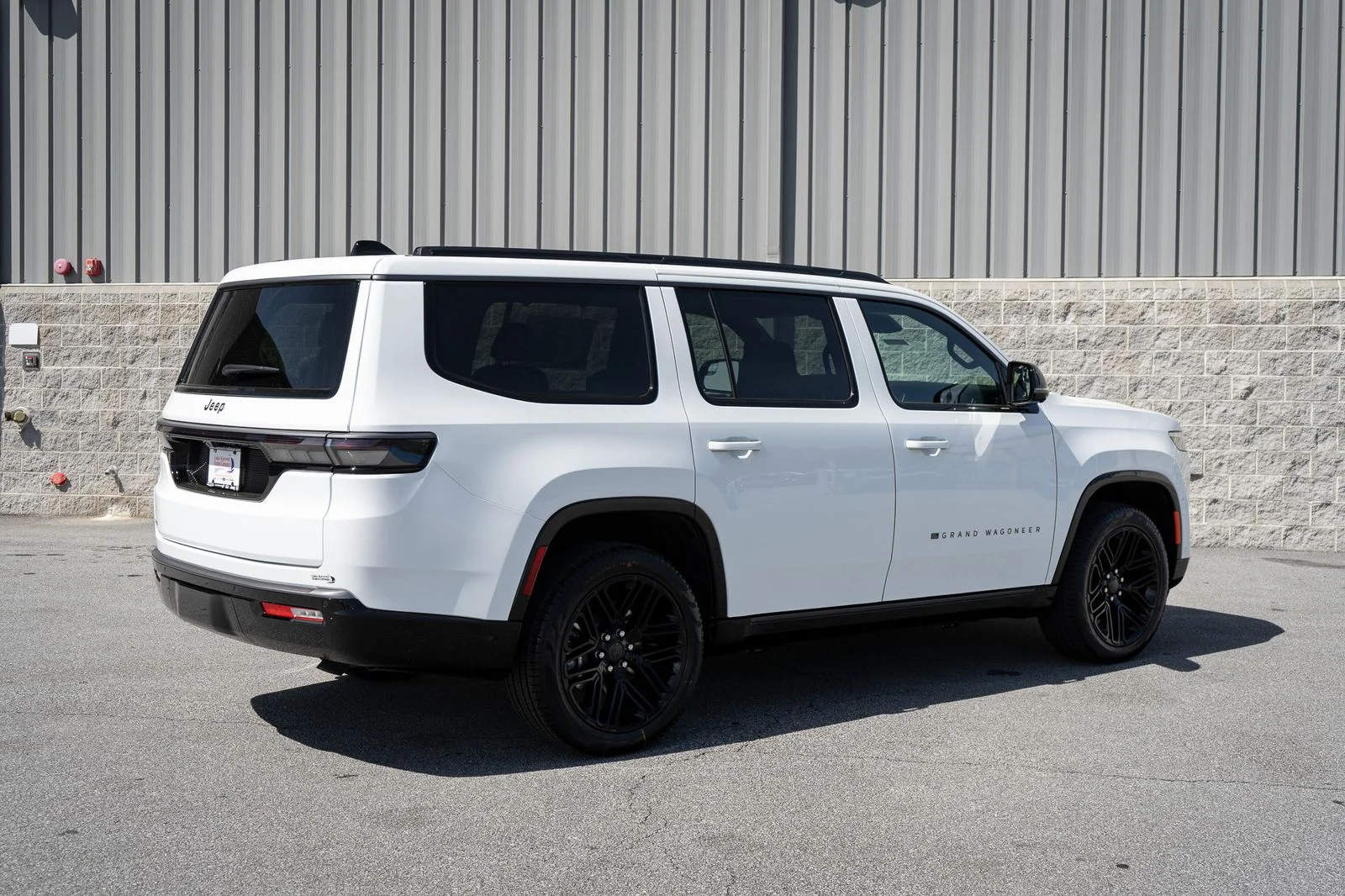 New 2026 Bright White Clear-Coat Exterior Paint Jeep Limited Reserve image 20