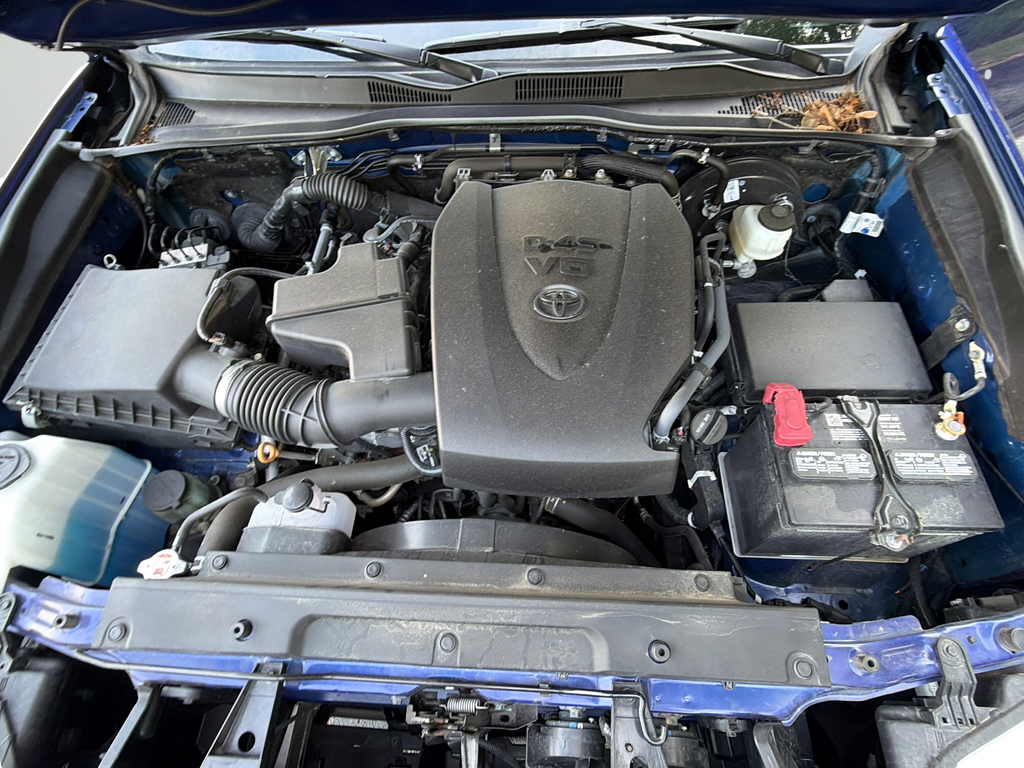 Used 2022 Blue Toyota SR5 image 33