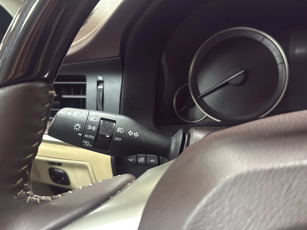 Used 2017 White Lexus 350 image 31