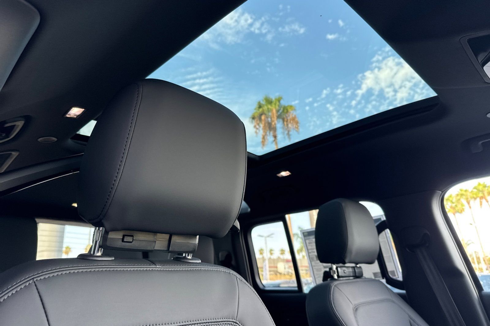 New 2026 Woolstone Green Land Rover S image 18