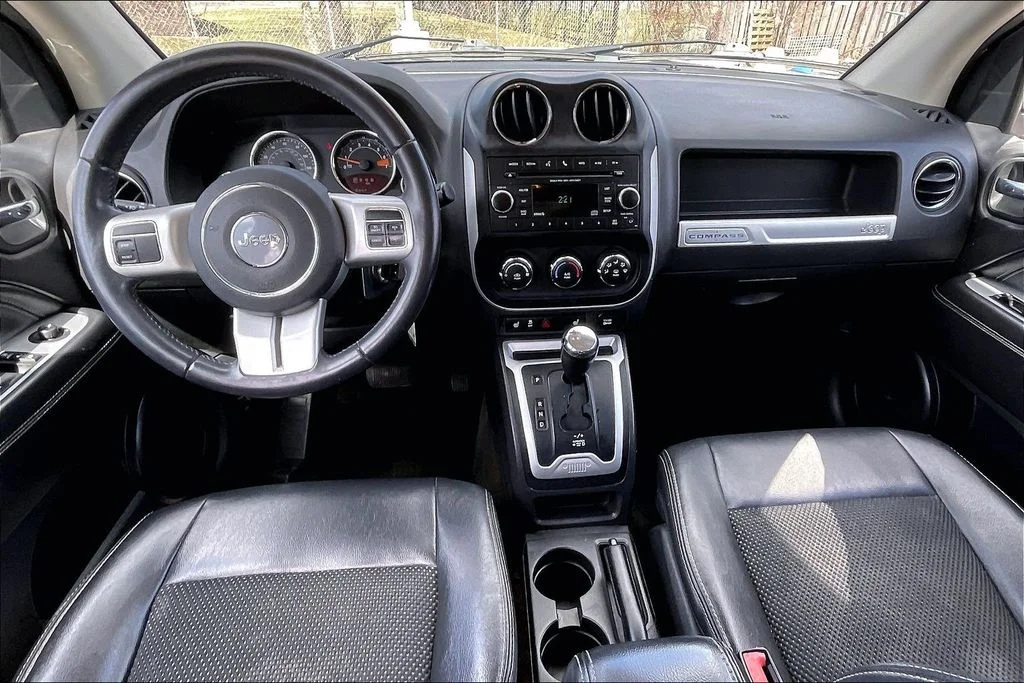 Used 2016 White Jeep Latitude image 14