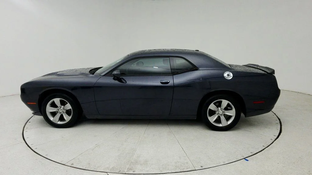 Used 2019 Gray Dodge SXT image 5