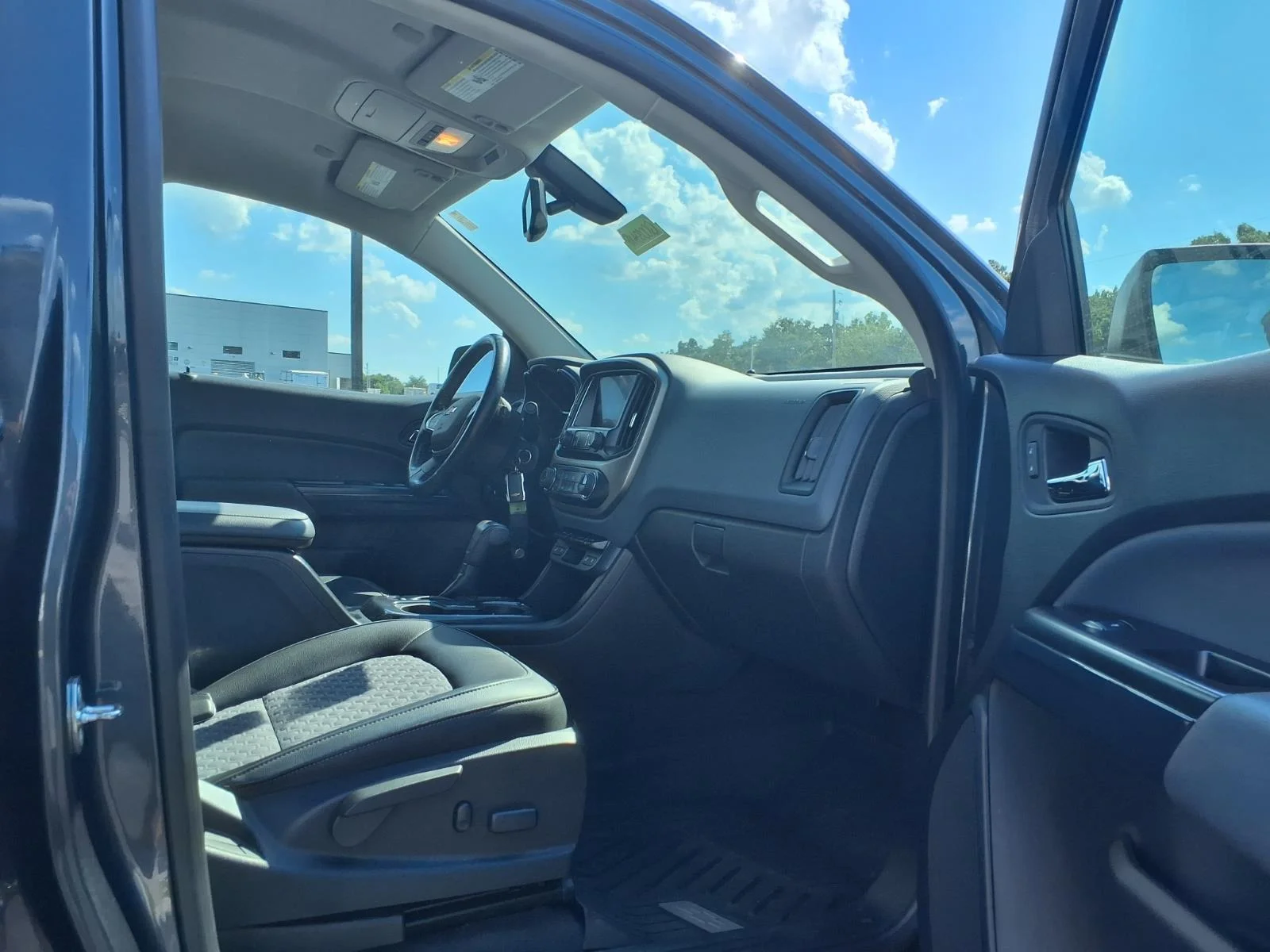 Used 2020 Shadow Gray Metallic Chevrolet 4WD Z71 image 20