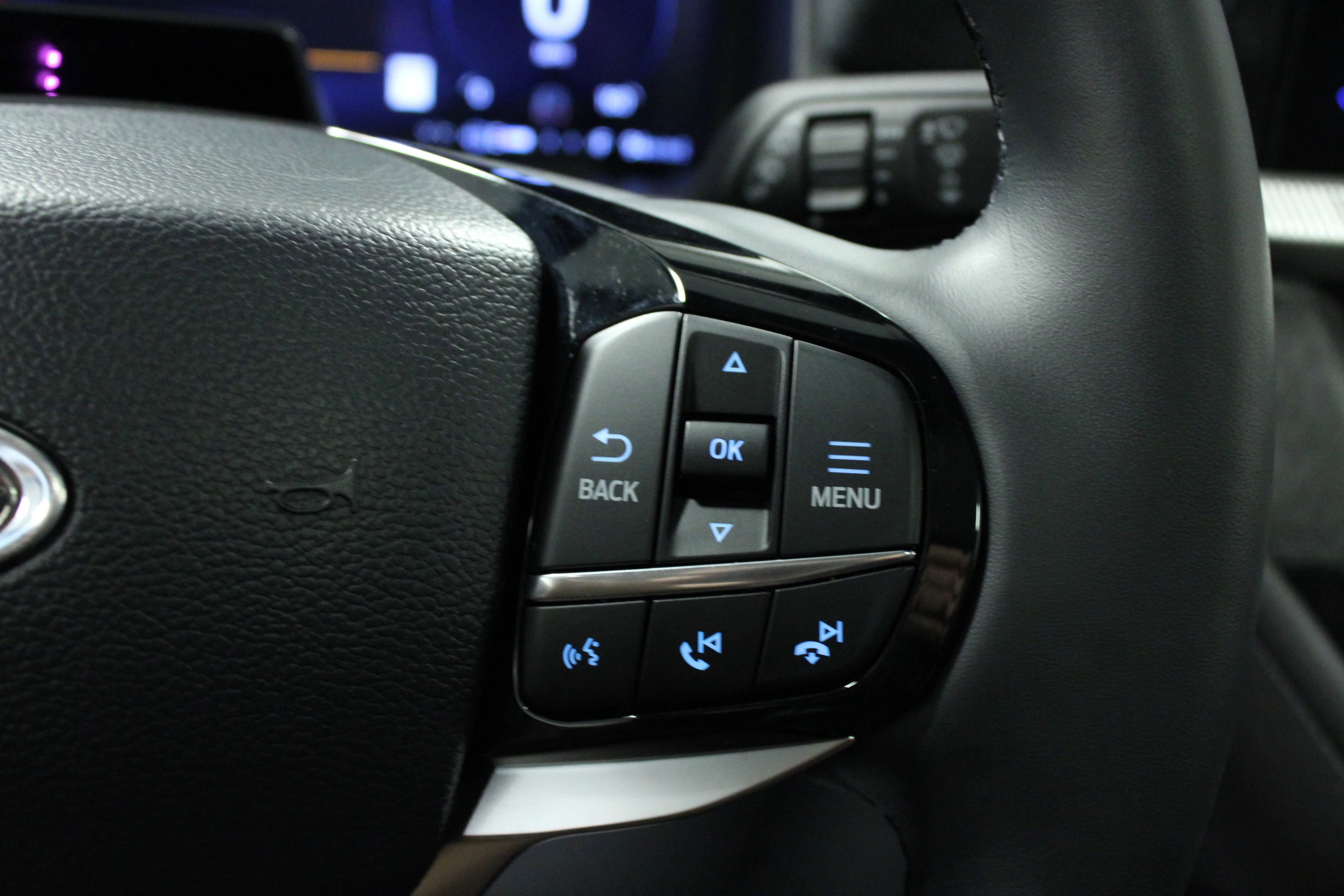 Used 2025 Gray Metallic Ford Platinum image 22